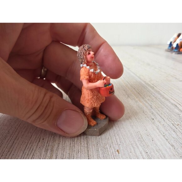 Lemax girl dress pumpkin basket Halloween people village accessory - Picture 5 of 7